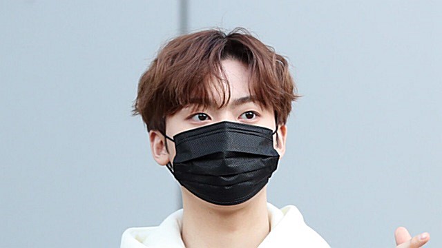 [Throwback] ASTRO’s YOON SANHA Steals Hearts With a Heart Pose