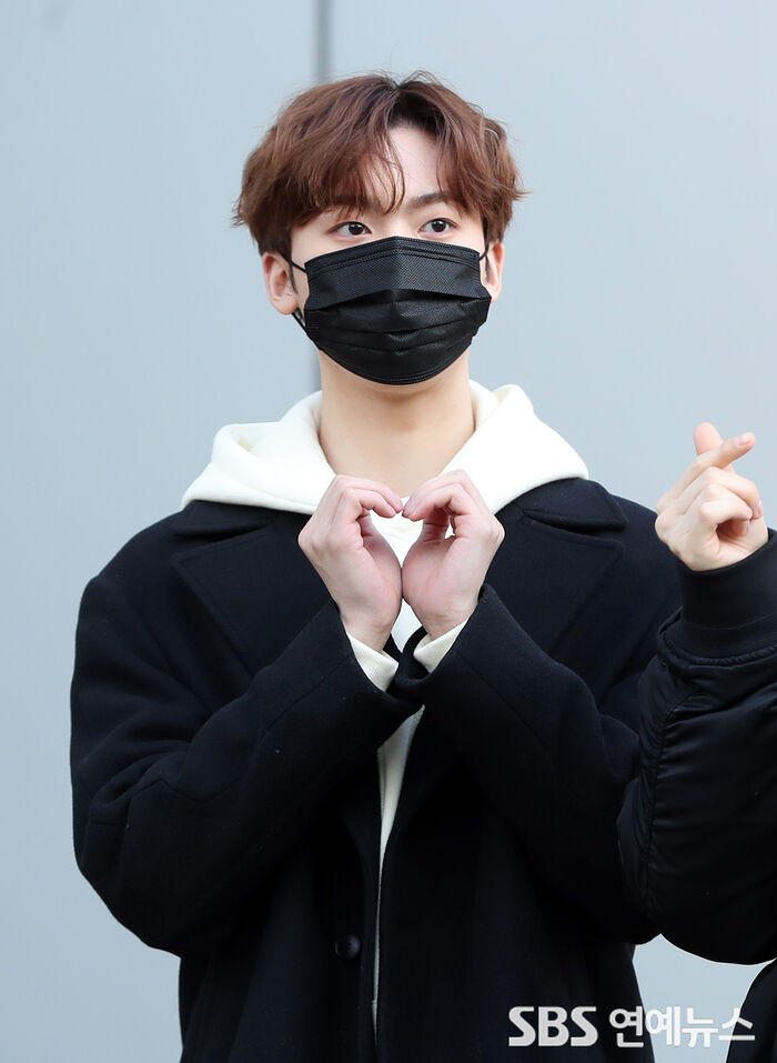 [Throwback] ASTRO’s YOON SANHA Steals Hearts With a Heart Pose