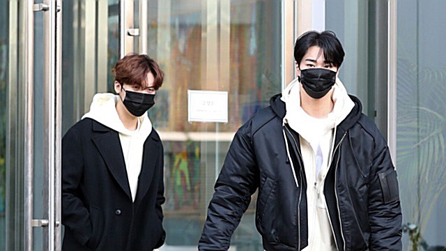 [E포토] 아스트로 산하-문빈, '오늘 콘셉트는 트레이닝복'