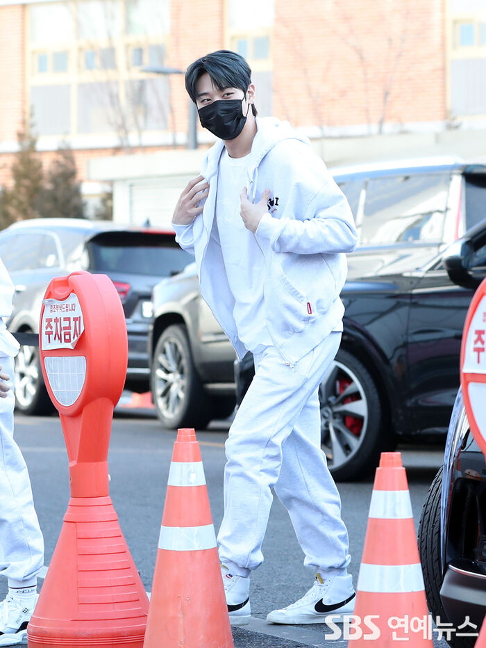 [Throwback] THE BOYZ’s JUYEON Says ‘I’m Not Cold’