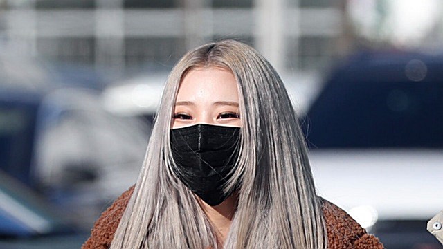 [Throwback] MOMOLAND’s JOOE Says ‘It’s So Cold’