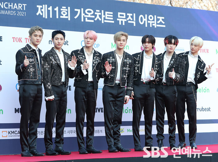 [Throwback] NCT DREAM Serve Glam Stage Outfits at the 11th Gaon Chart Music Awards Photo Wall