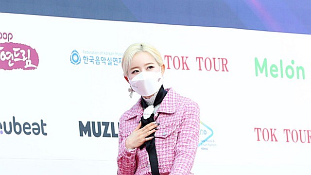 [Throwback] STAYC’s Sieun Is Pretty in Pink