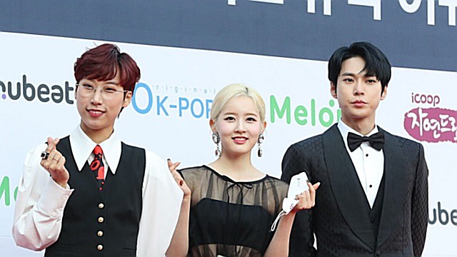 [Throwback] JAEJAE, STAYC’s Sieun, NCT’s DOYOUNG Step Out as Gaon Chart Music Awards MCs
