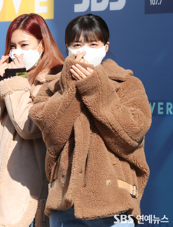 [Throwback] Apink’s Jeong Eunji Takes Aim With a Heart