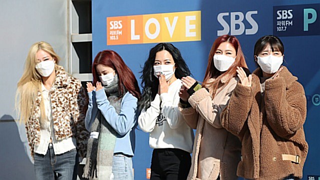 [E포토] 에이핑크, '딜레마로 돌아왔어요'