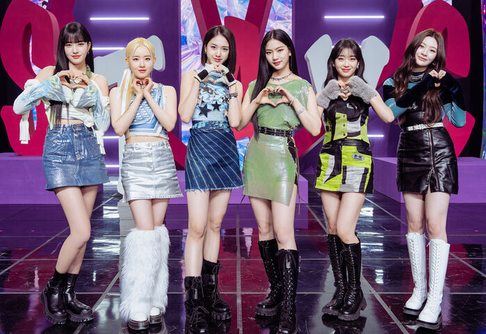 [Throwback] STAYC Celebrate 'YOUNG-LUV.COM' With Picture-Perfect Moments