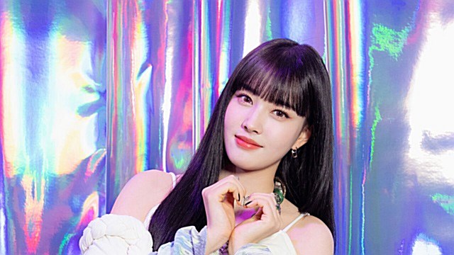 [Throwback] STAYC’s Yoon Serves Adorable Youngest-Member Energy