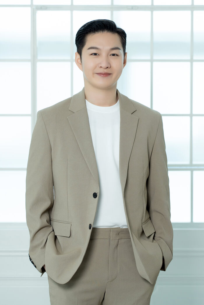 [Throwback] BTOB’s LEE CHANGSUB Shares a Heartwarming Smile