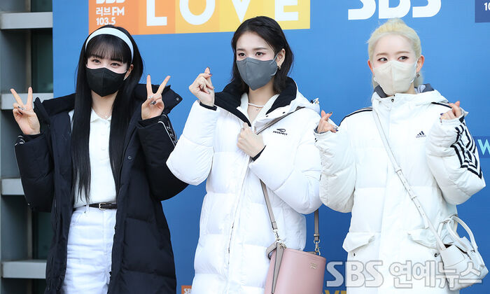 [Throwback] STAYC’s Yoon, J and Sieun in Full Bloom