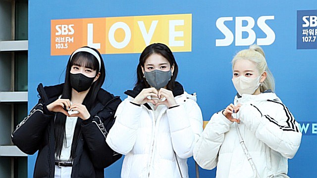 [Throwback] STAYC's Yoon, J and Sieun Serve Triple the Love