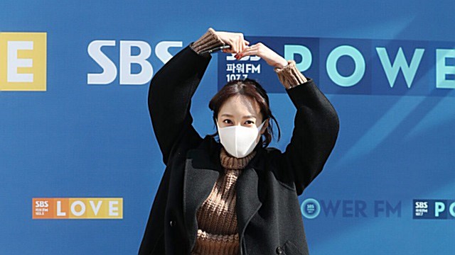 [Throwback] Ayumi Serves a Sweet Heart Pose