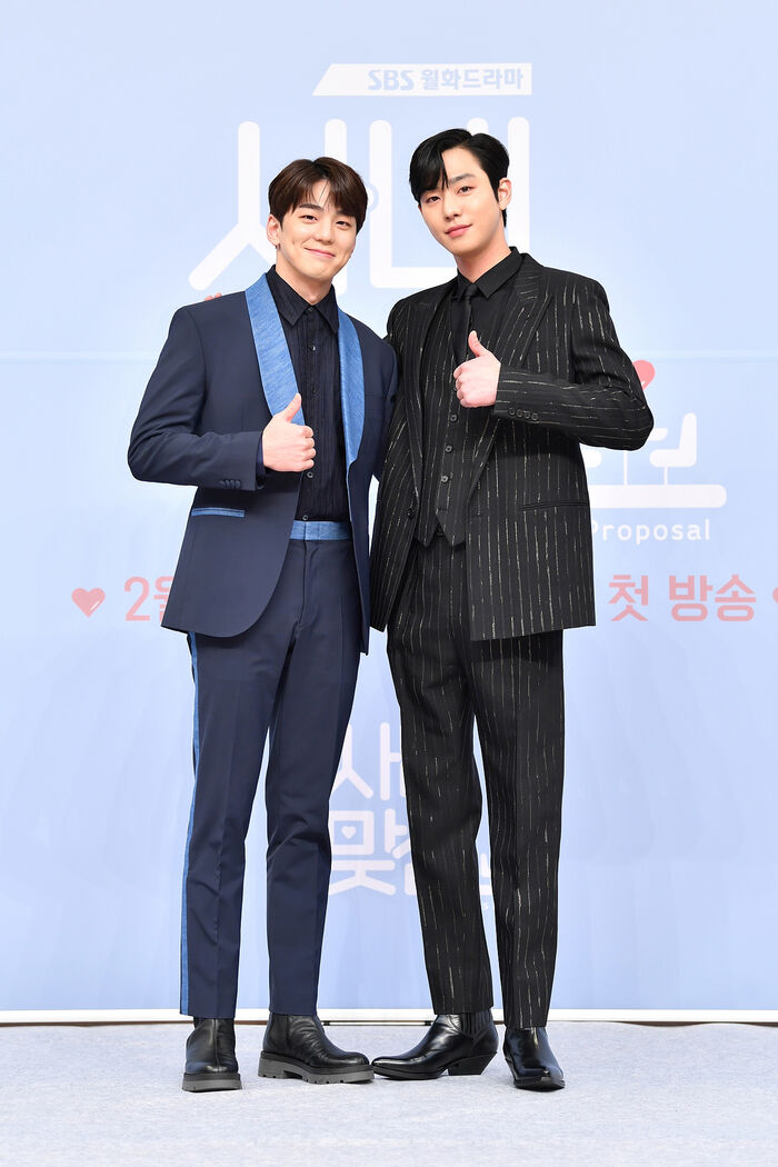 [Throwback] AHN HYO SEOP and Kim Mingue Serve Major Looks at ‘Business Proposal’ Press Event