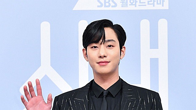 [Throwback] AHN HYO SEOP Teases 'Business Proposal' at SBS Photo Call