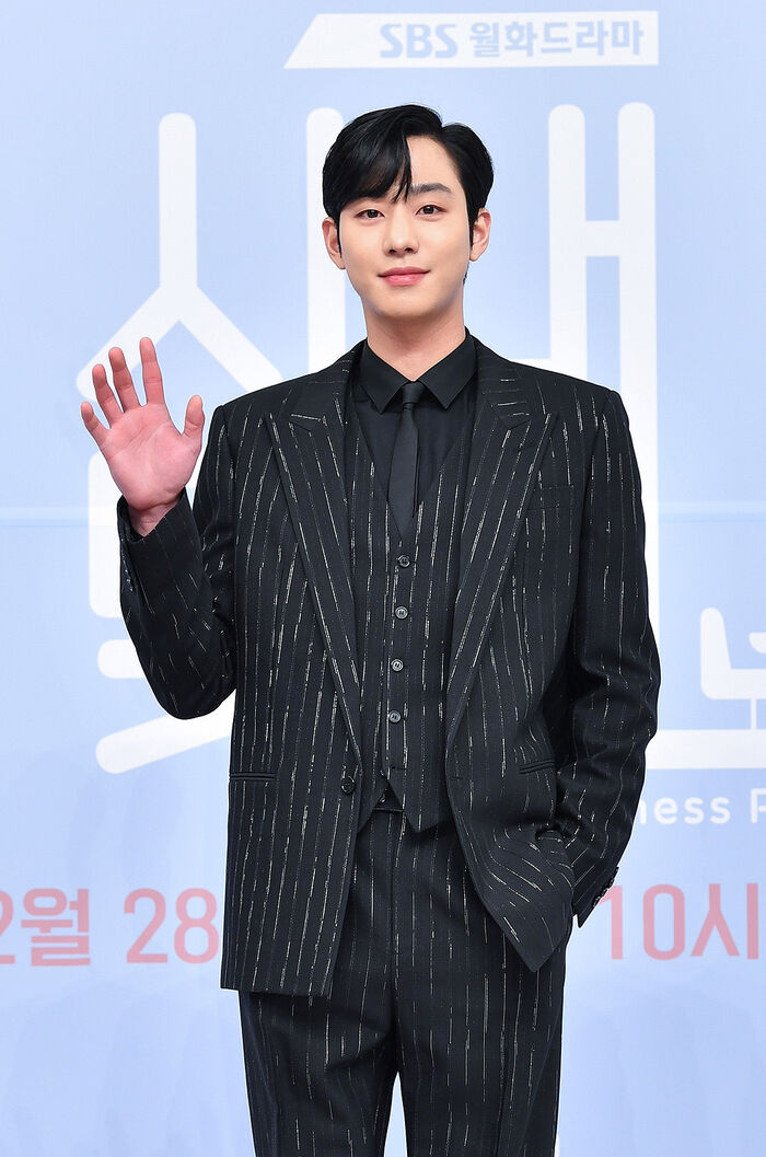 [Throwback] AHN HYO SEOP Teases 'Business Proposal' at SBS Photo Call