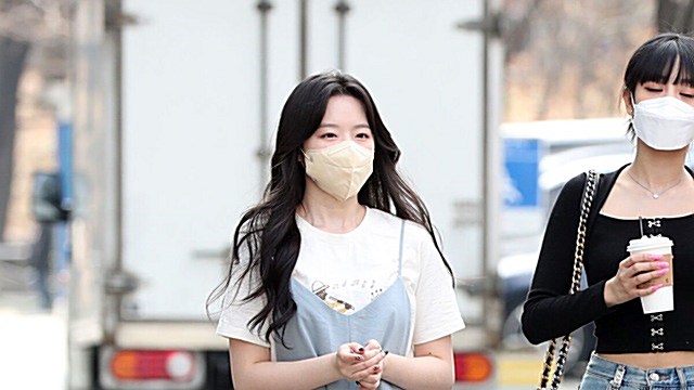 [Throwback] SHUHUA Brings Summer Energy to the Studio