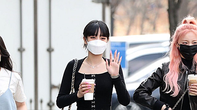 [Throwback] MINNIE Stuns With Grande-Level Glam