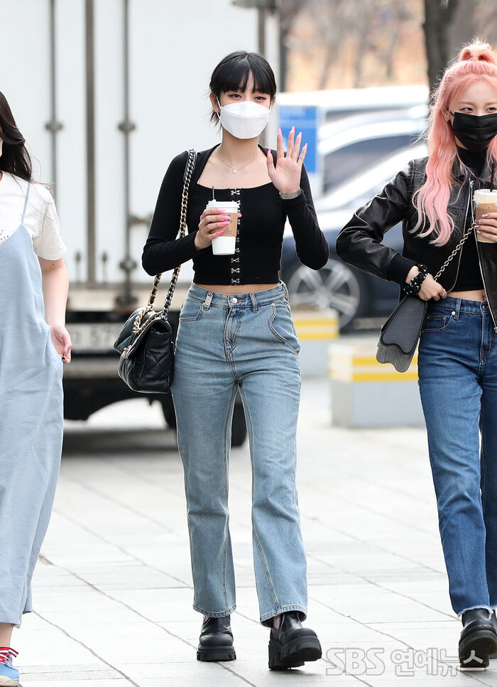 [Throwback] MINNIE Stuns With Grande-Level Glam