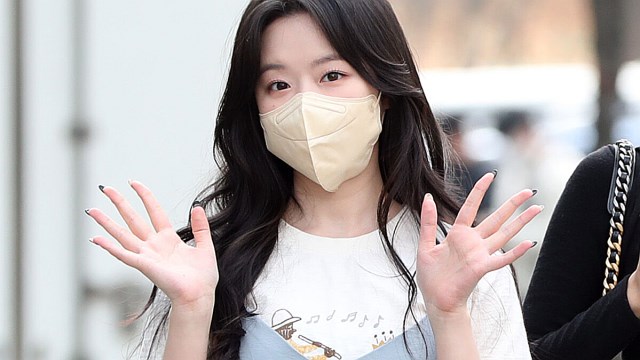 [Throwback] SHUHUA Serves Adorable Girl-Next-Door Vibes