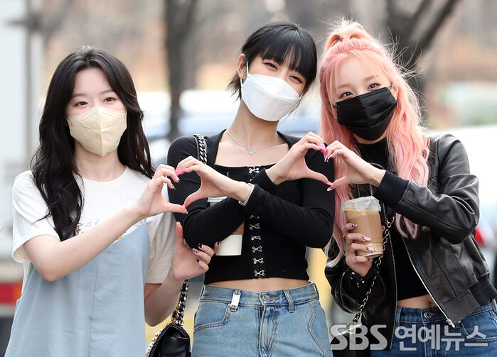 [Throwback] SHUHUA, MINNIE & YUQI Radiate Sweet Charm