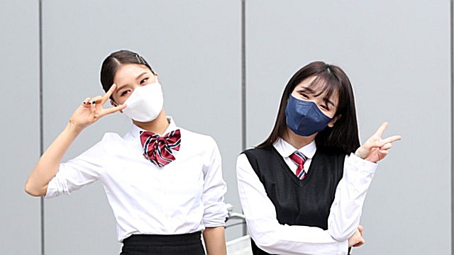 [Throwback] OH MY GIRL’s MIMI and SEUNGHEE Bring Peak Cuteness