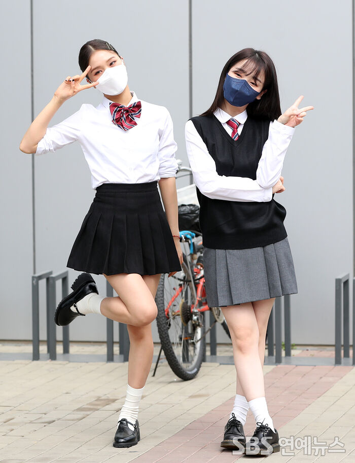 [Throwback] OH MY GIRL’s MIMI and SEUNGHEE Bring Peak Cuteness