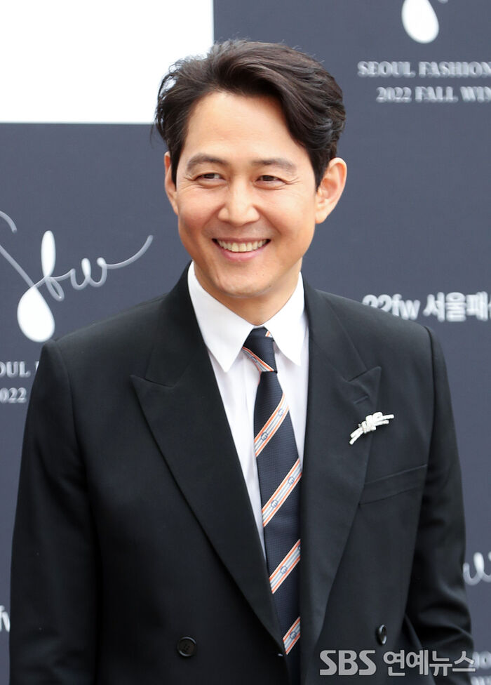 [Throwback] Lee Jung-jae Flashes a Winning Smile