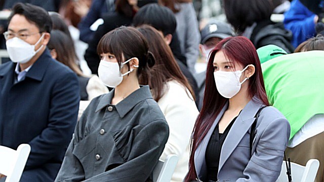 [Throwback] IVE’s REI and LEESEO Hit Seoul Fashion Week