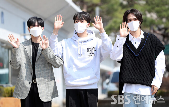[Throwback] HIGHLIGHT’s YANG YOSEOP, YOON DUJUN and SON DONGWOON Make Even a Wave Look Cool