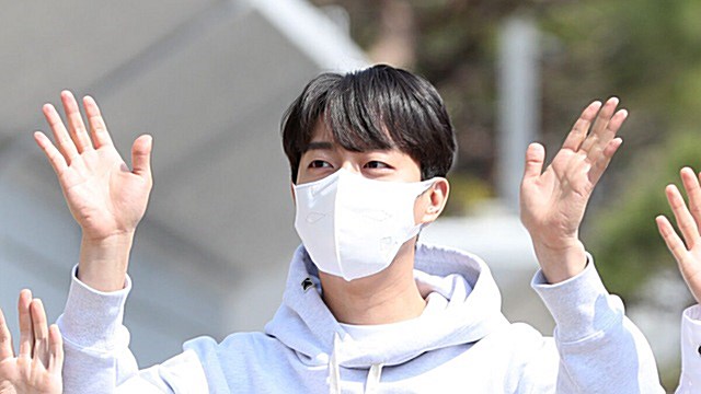 [Throwback] HIGHLIGHT’s YOON DUJUN Makes Hearts Race