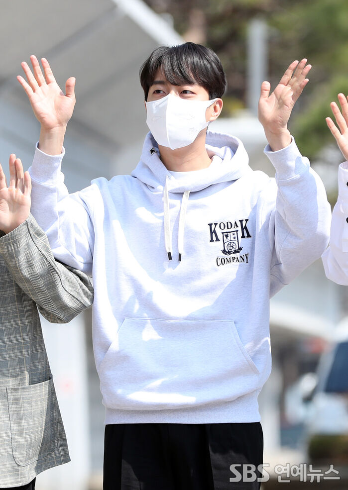 [Throwback] HIGHLIGHT’s YOON DUJUN Makes Hearts Race