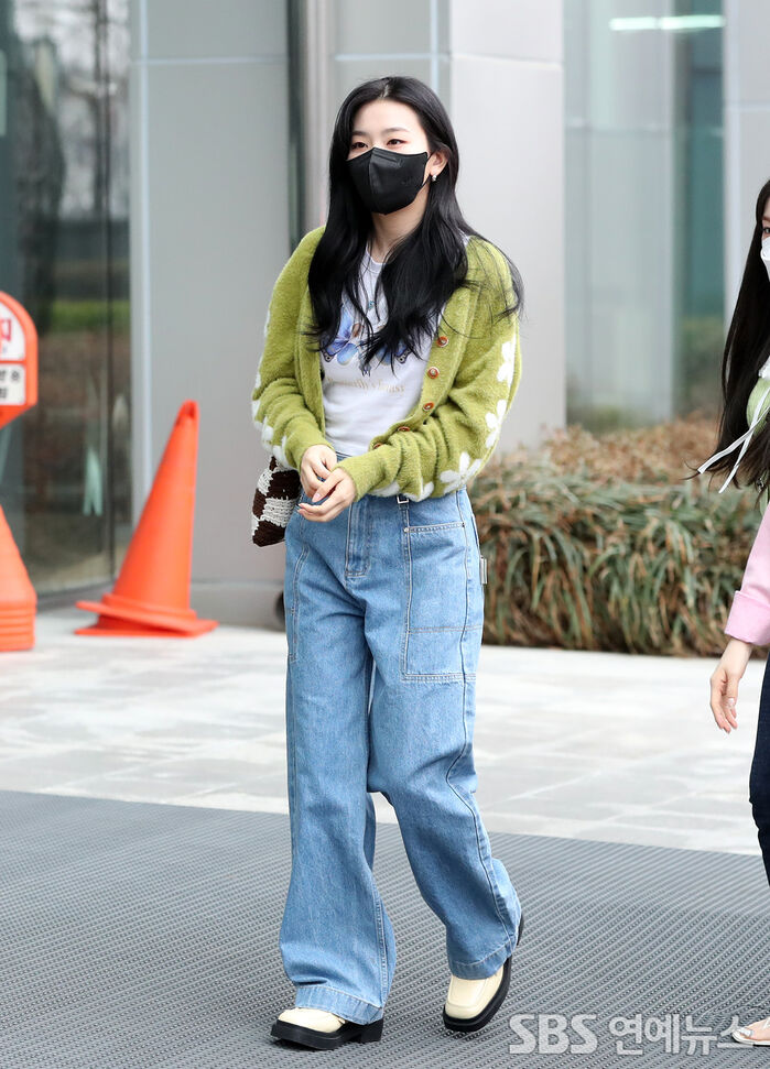 [Throwback] Red Velvet’s SEULGI Radiates Pure Charisma