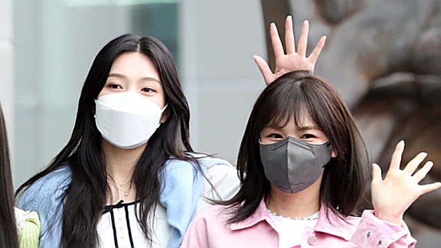 [Throwback] Red Velvet’s JOY and WENDY Channel Princess Vibes