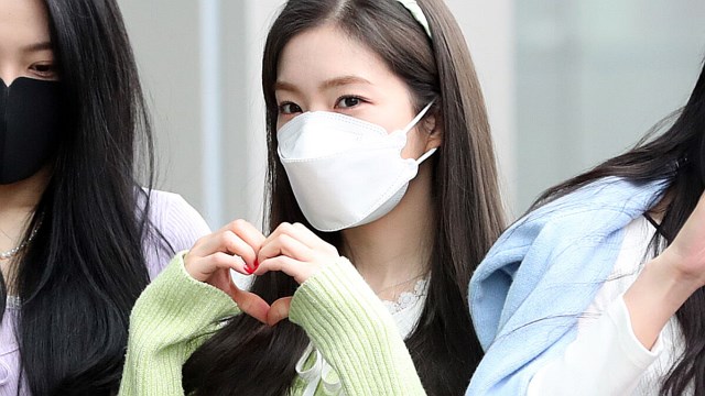 [Throwback] IRENE of Red Velvet Flashes a Fairy Heart