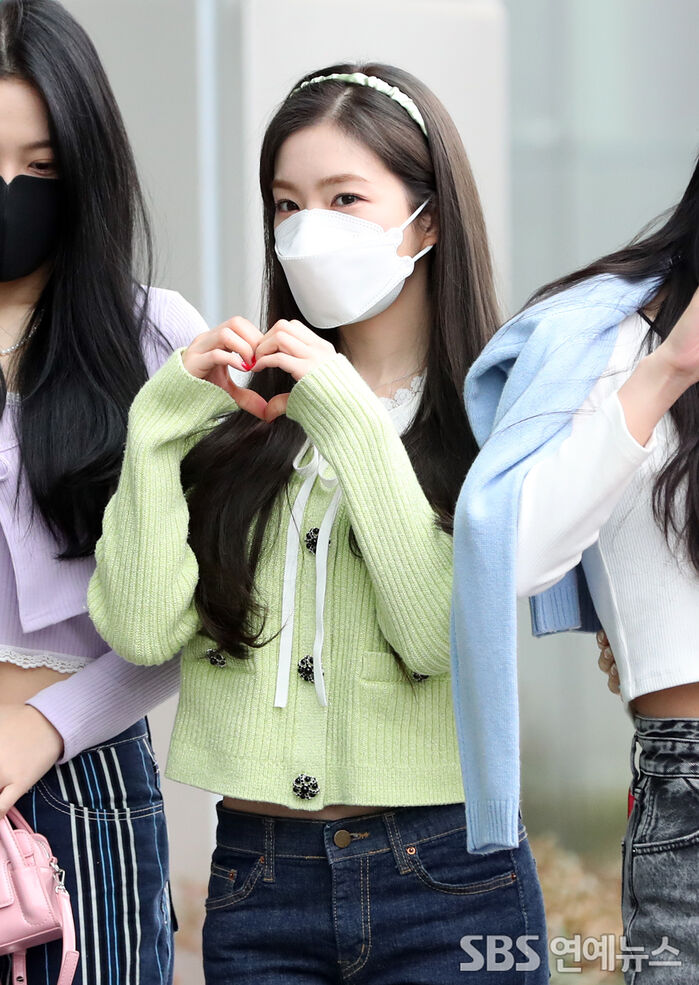 [Throwback] IRENE of Red Velvet Flashes a Fairy Heart