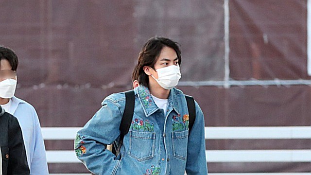 [Throwback] JIN of BTS Is a Denim Look at Incheon Airport