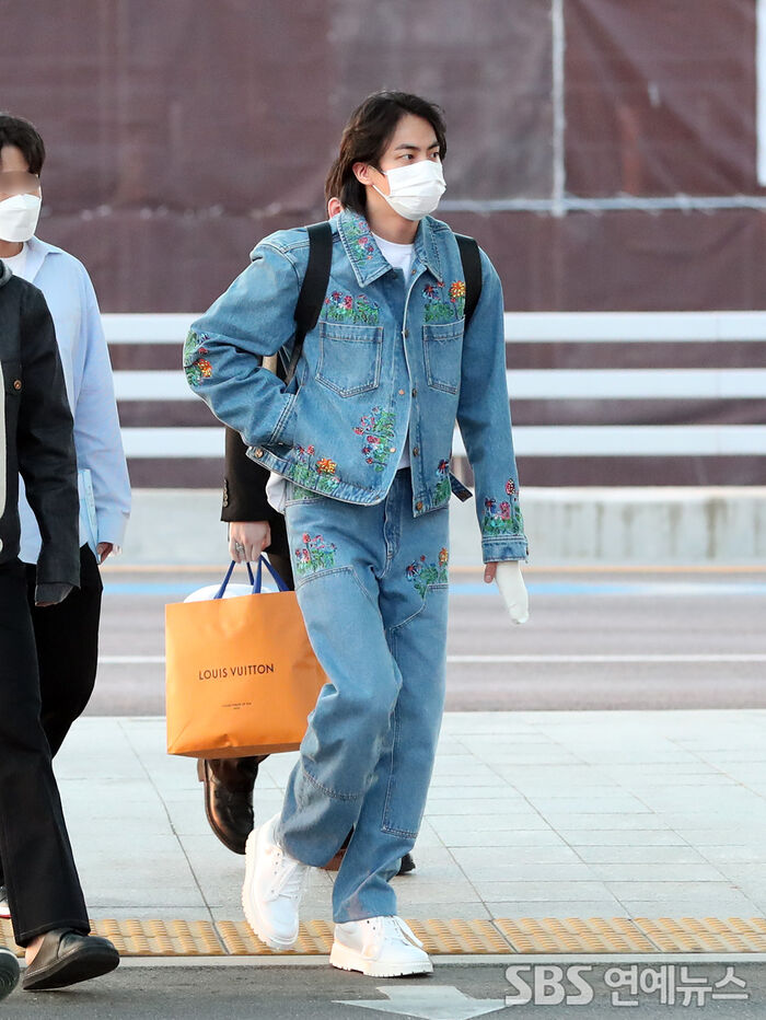 [Throwback] JIN of BTS Is a Denim Look at Incheon Airport