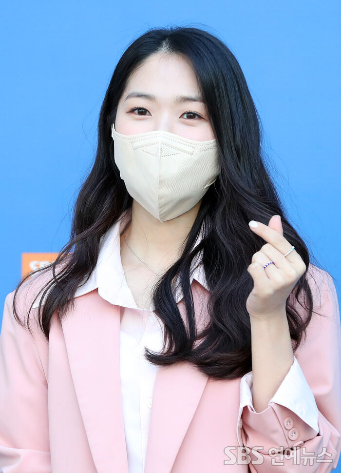 [Throwback] Kim Hyeyoon Serves a Sweetheart Stare