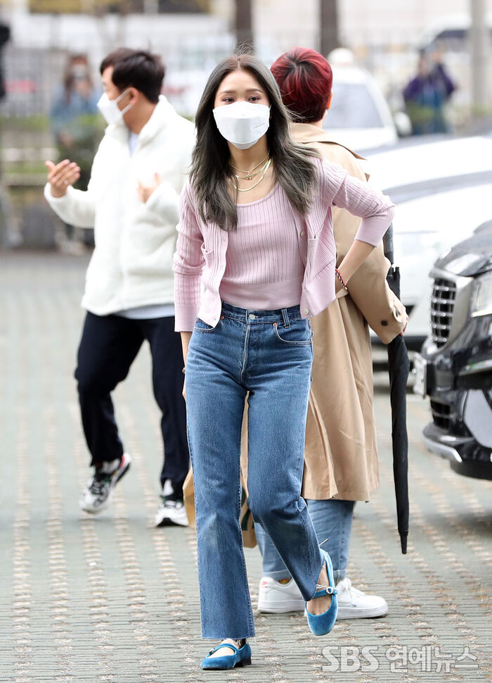 [Throwback] OH MY GIRL’s MIMI Turns Heads With Effortless Cool