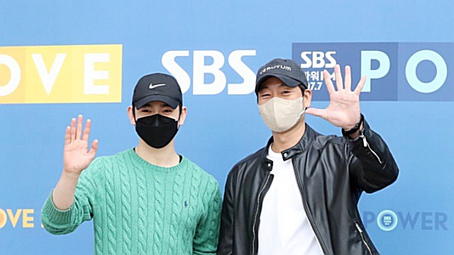 [Throwback] PARK JINYOUNG and Park Hae-soo Flash Winning Smiles Outside SBS Studios