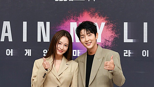 [Throwback] Kim Jaekyung and Lee Joon-gi Go Bold in Color-Coordinated Looks