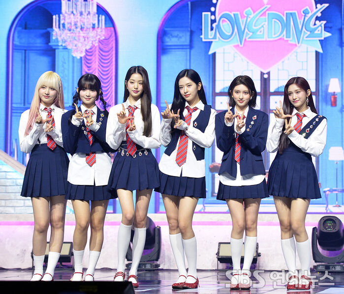 [Throwback] IVE Make a Splash With 'Love Dive' Comeback