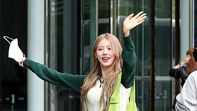 [Throwback] MIYEON Flaunts Playful Charm