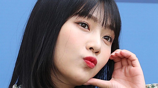 [Throwback] Red Velvet’s JOY Nails the Adorable Cheek-Heart