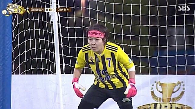 '골때녀' 이강인 누나 이정은, 커트하고 제치고 달리고…'클래스가 다른 데뷔골'