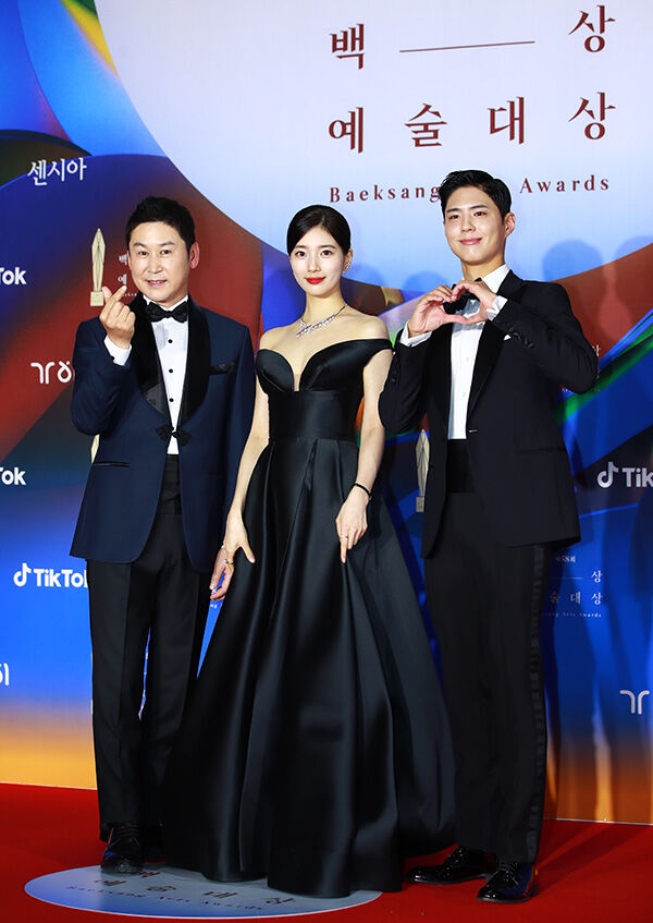 [Throwback] Shin Dong-yup, Suzy and PARK BOGUM Shine as Baeksang Hosts