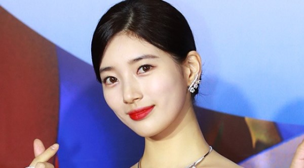 [Throwback] Suzy, Korea’s Eternal 'First Love,' Lights Up the Red Carpet
