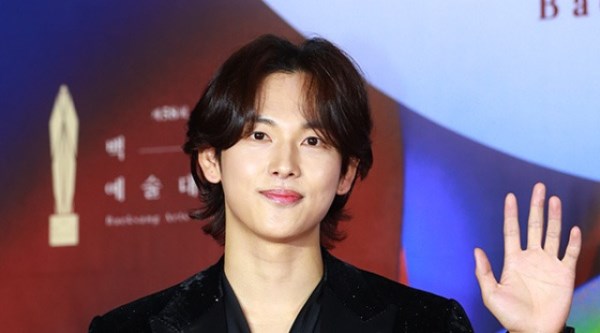 [Throwback] Yim Siwan Keeps Leveling Up His Red Carpet Style
