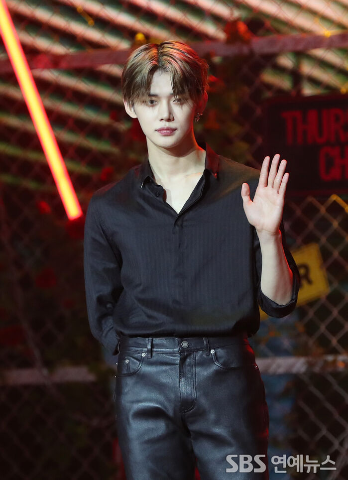 [Throwback] YEONJUN of TOMORROW X TOGETHER Serves Moody, Movie-Star Vibes