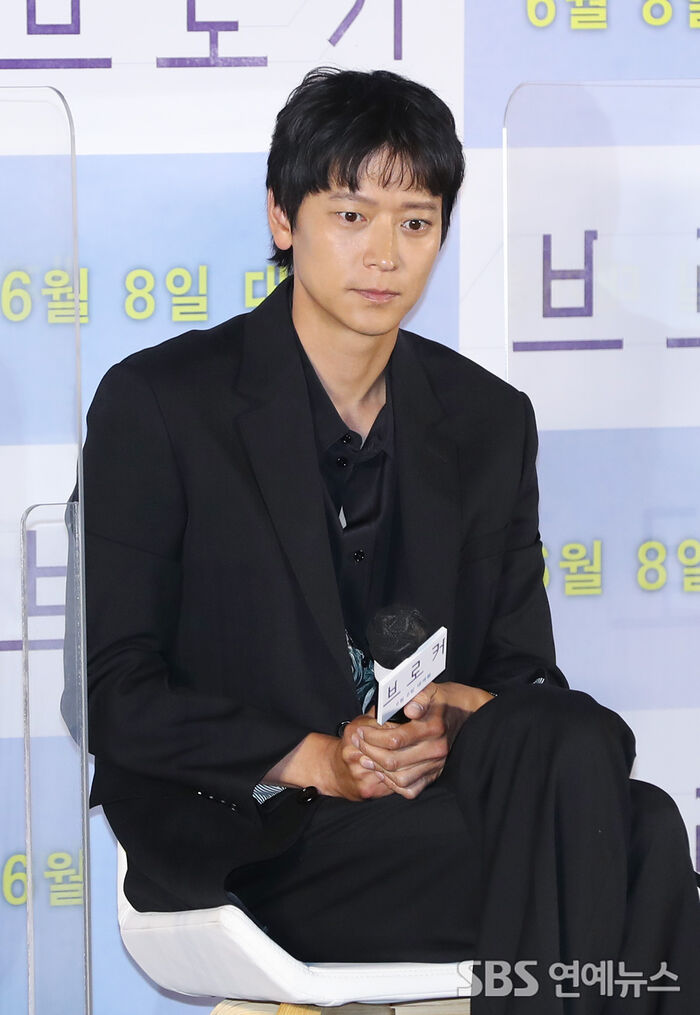[Throwback] Gang Dongwon Serves Unmistakable Heartthrob Looks